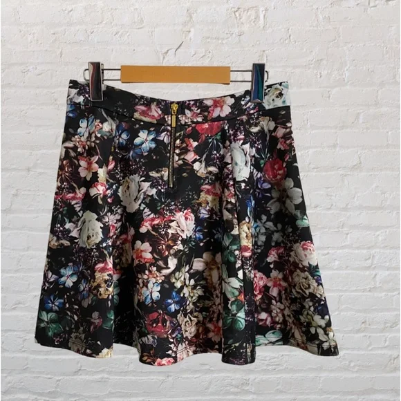 111. DEX Mini-Skirt - Licorice Black/Floral - Size Medium - Picture 3 of 11